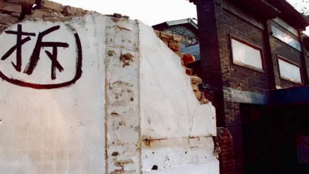 房屋租赁期间，遇到拆迁怎么办？