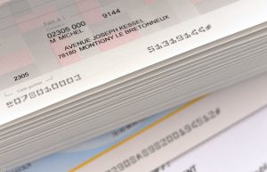 年末，预收账款是否需要确认收入