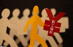 员工宿舍的水电费应计入什么科目？