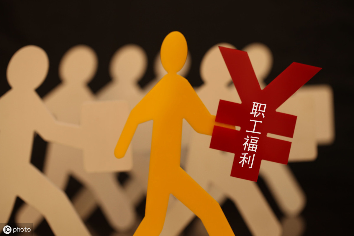 员工宿舍的水电费应计入什么科目？