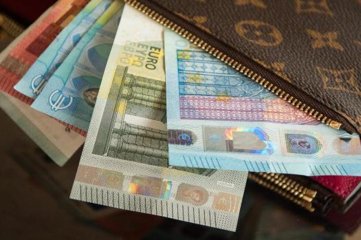 工资到达多少应当交个人所得税？